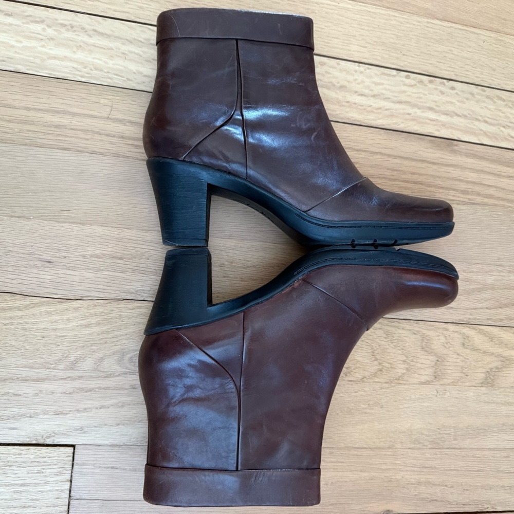 Clark’s Size 8 Dark Brown Leather Ankle Boots - Picture 7 of 8